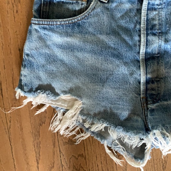 Levi’s 501 button fly distressed jean short shorts - Picture 3 of 7